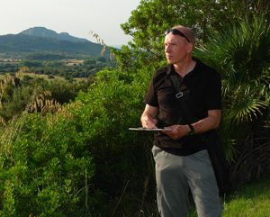 The golf painter drawing his sketches at Cap de Pera Golf